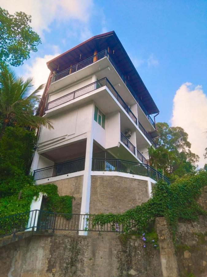 The Peak Ella Hotel Exterior photo