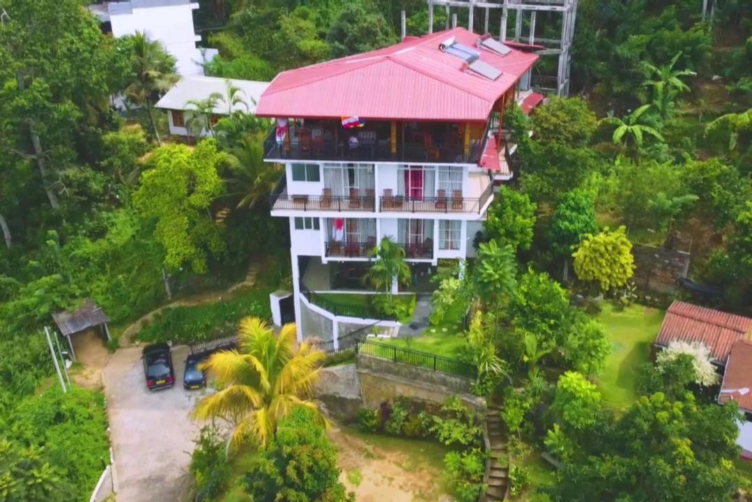 The Peak Ella Hotel Exterior photo