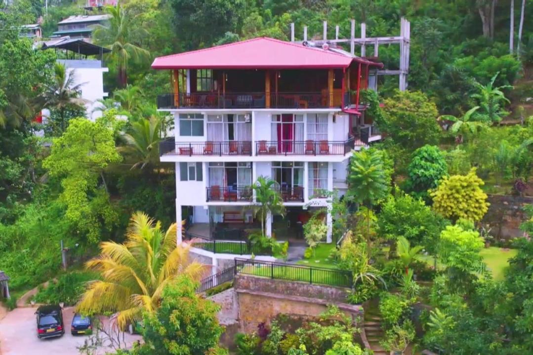 The Peak Ella Hotel Exterior photo