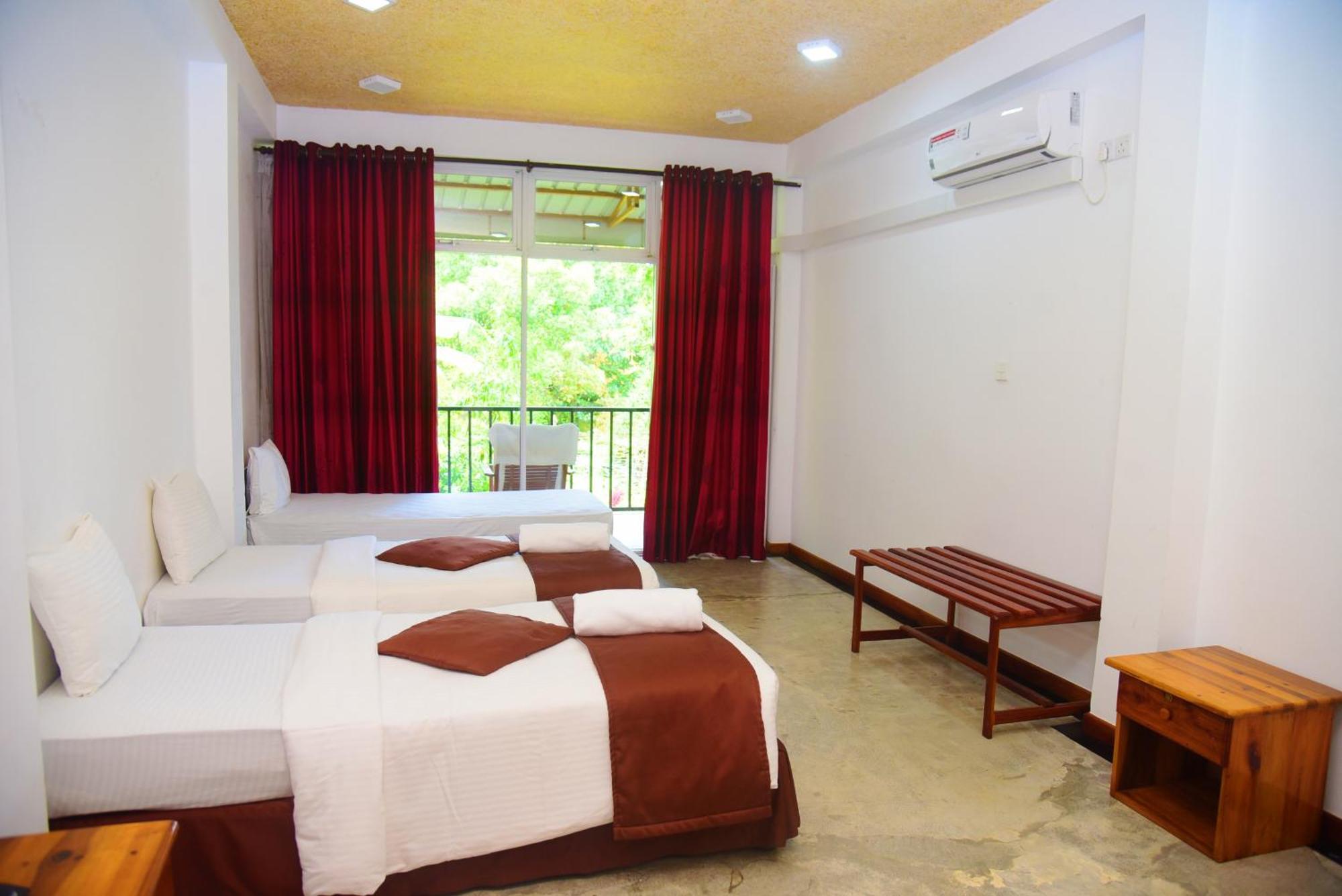 The Peak Ella Hotel Exterior photo